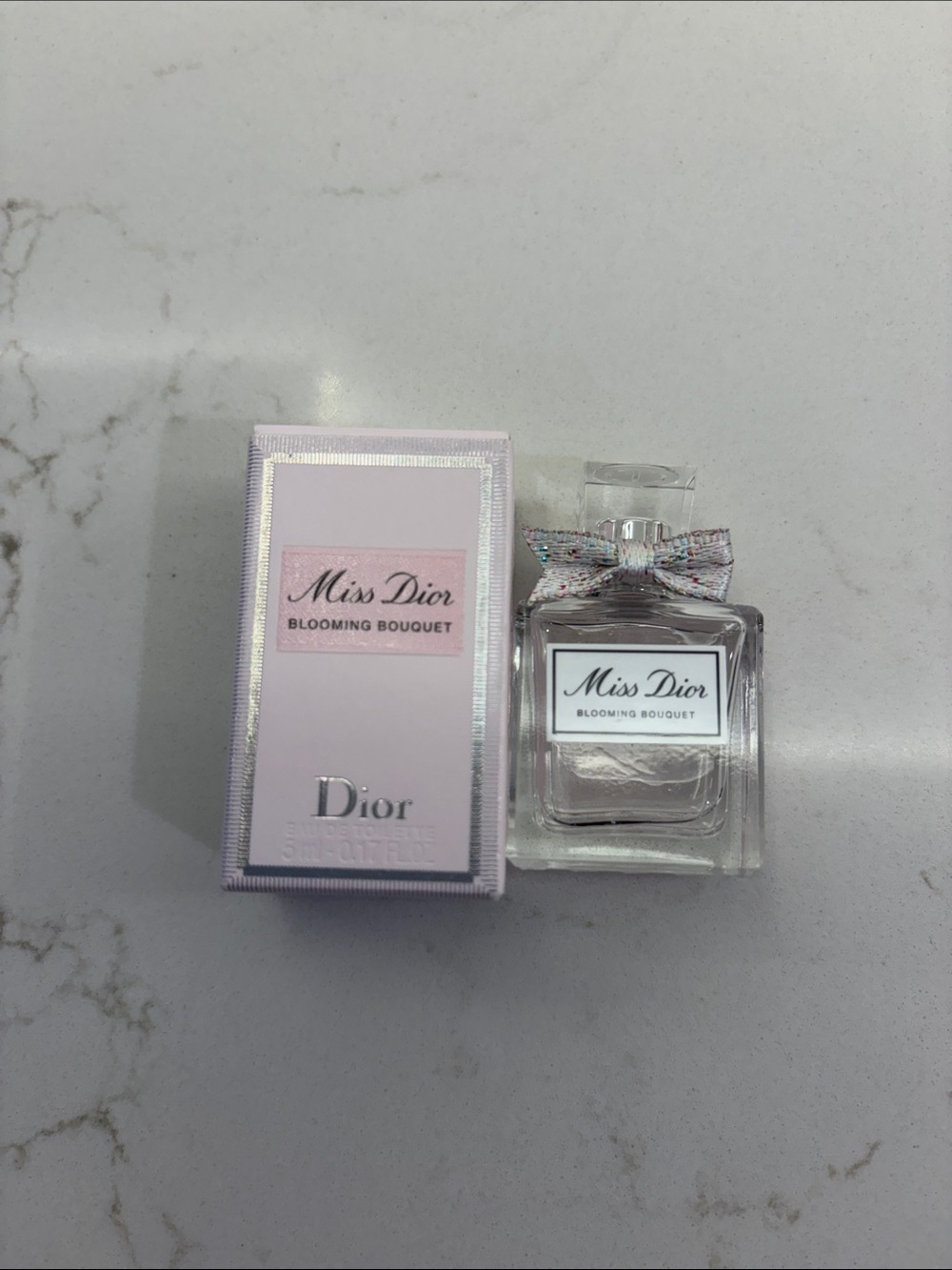 New Miss Dior Blooming Bouquet Miniature. - Picture 2 of 2